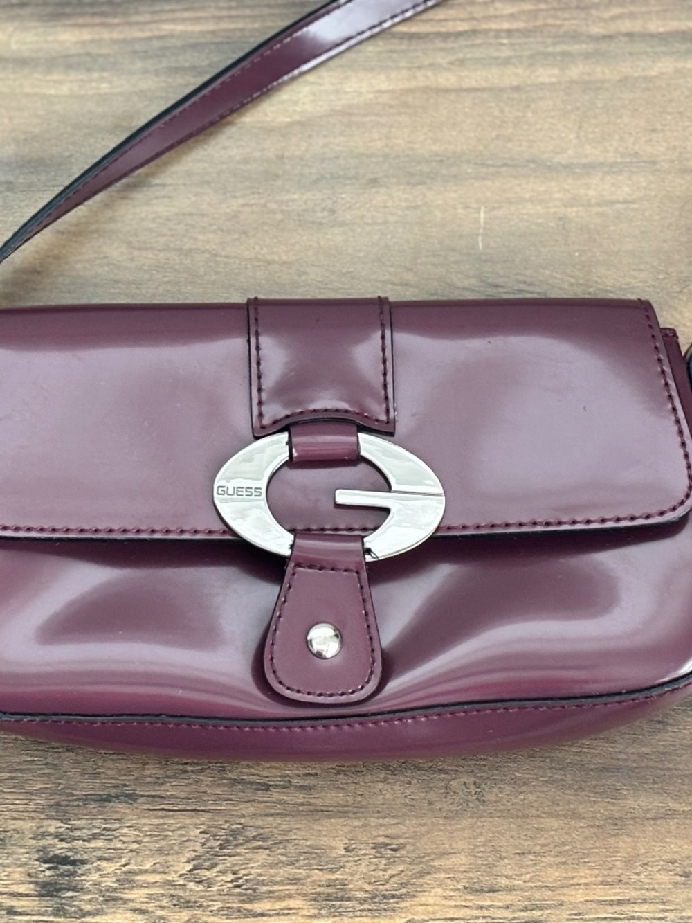 Vintage Y2K Guess Maroon Patent Finish Shoulder Bag Handbag Buckle Purse 2000's - Picture 2 of 15